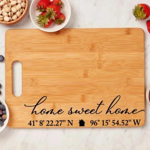 Kitchen |   Personalized Engravable Charcuterie Board With Small House Pattern Sweet Present For Her Home & Living Kitchen