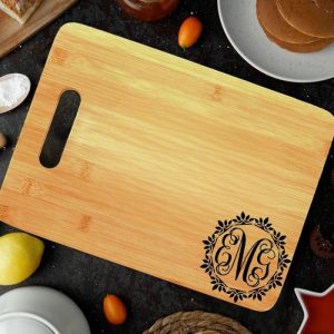 Kitchen |   Personalized Letter Charcuterie Board With Closed Garland Pattern Elegant Design Gift For Her Home & Living Kitchen